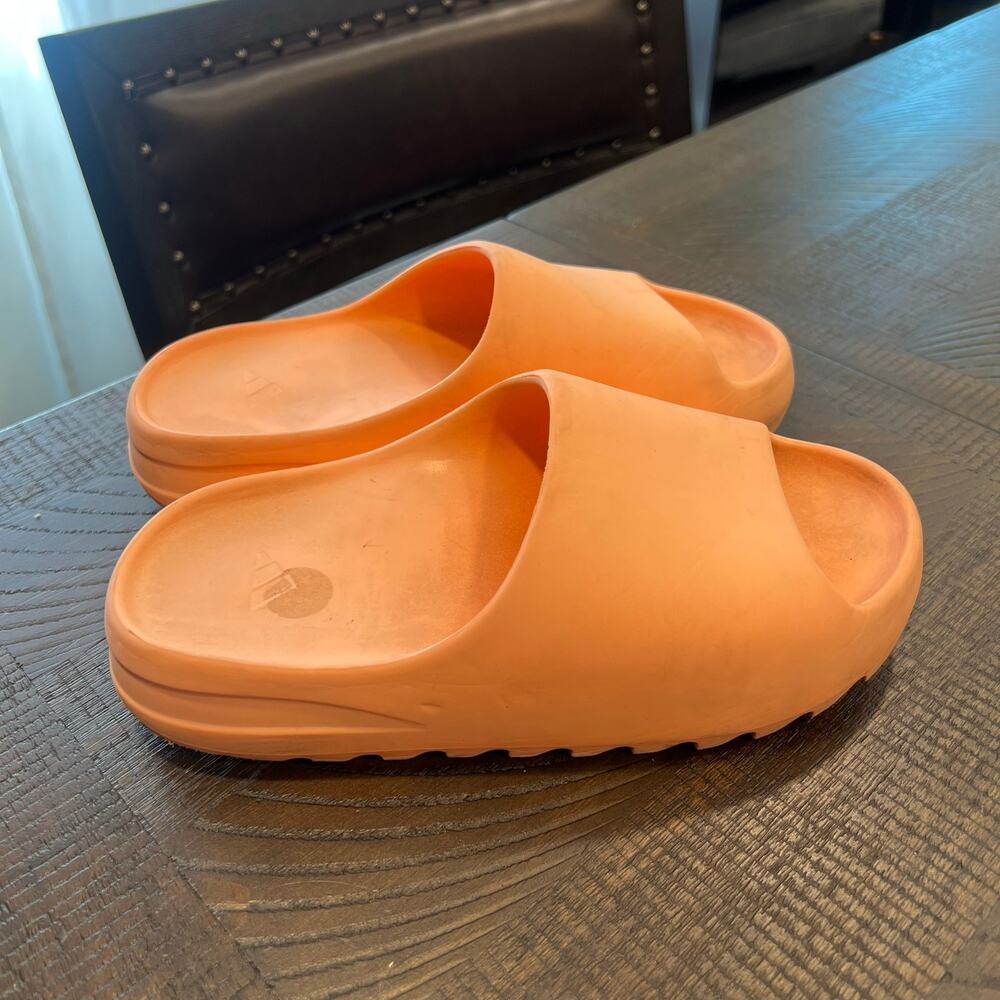 Adidas Yeezy orange slide size 5 youth